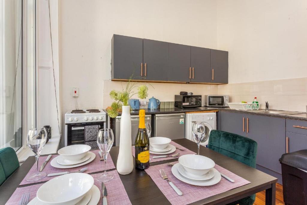 Newcastle'S Most Central Apartment - Sleeps 10 Esterno foto
