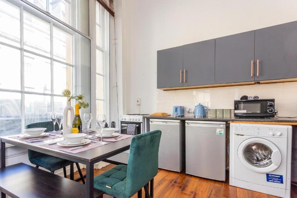 Newcastle'S Most Central Apartment - Sleeps 10 Esterno foto