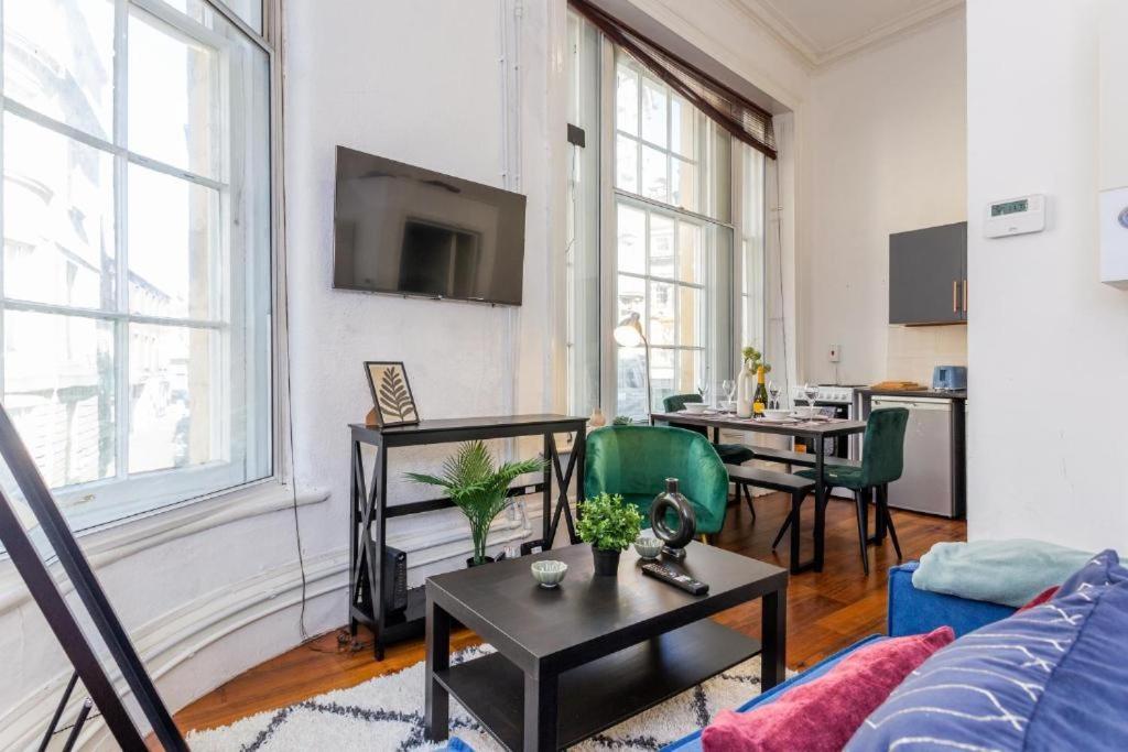 Newcastle'S Most Central Apartment - Sleeps 10 Esterno foto