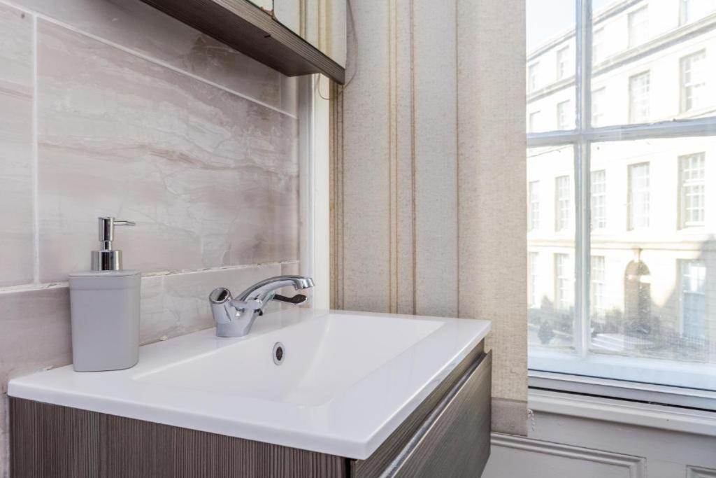 Newcastle'S Most Central Apartment - Sleeps 10 Esterno foto