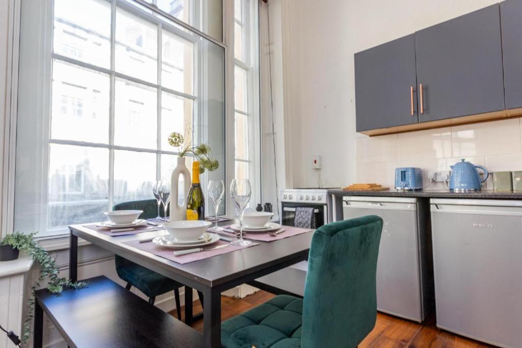 Newcastle'S Most Central Apartment - Sleeps 10 Esterno foto