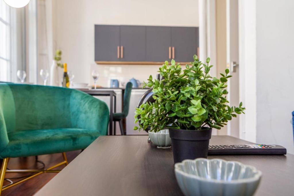 Newcastle'S Most Central Apartment - Sleeps 10 Esterno foto